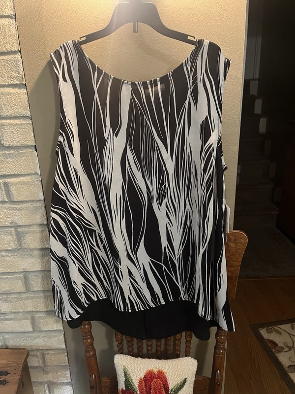 Pretty Black & White Liz Claiborne Sleeveless Top-New With Tag-Size L