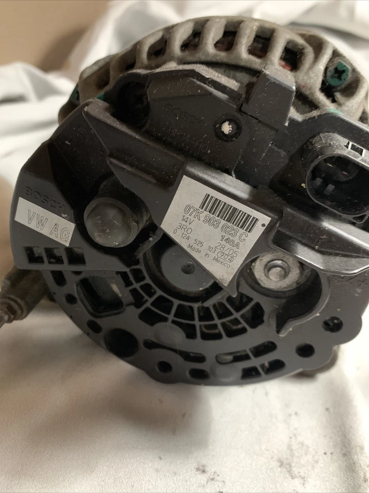Alternador OEM Volkswagen nuevo Beetle convertible (2,5 L) usado 81.000 millas Foto 2 de 3