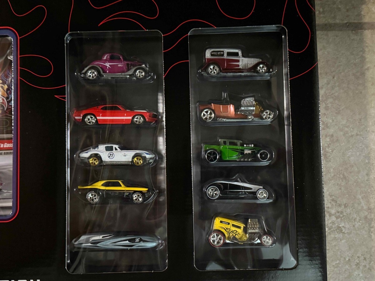 Hot Wheels Larrys Garage 21 car set 2009 Factory Sealed Pink