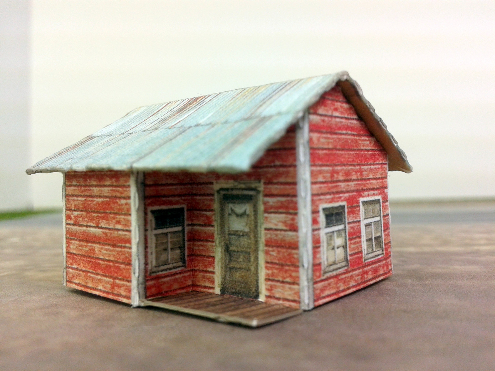 Z Scale Buildings 4 pcs Small Weathered Buildings / Shanty