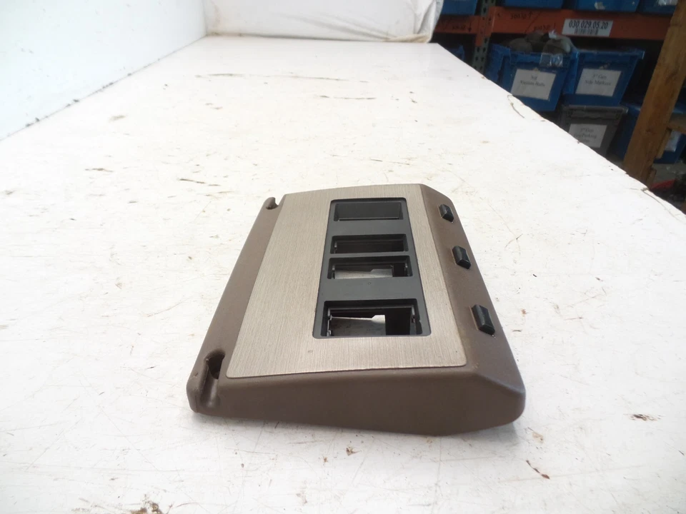84-88 PONTIAC FIERO 原装中心 CONSOLE TRIM INTERIOR DASH 20382949 棕色 — 第 3/4 张图片