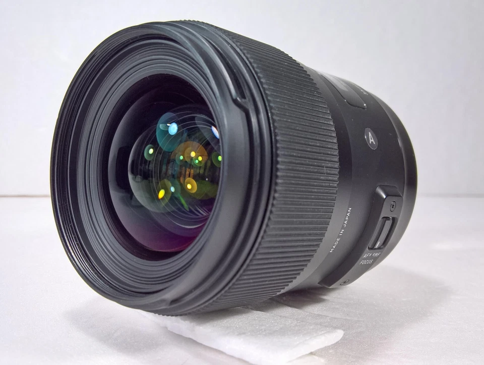 Lente gran angular Sigma Art 35 mm f/1,4 DG HSM (montaje SIGMA SA) con capucha y estuche Foto 2 de 4