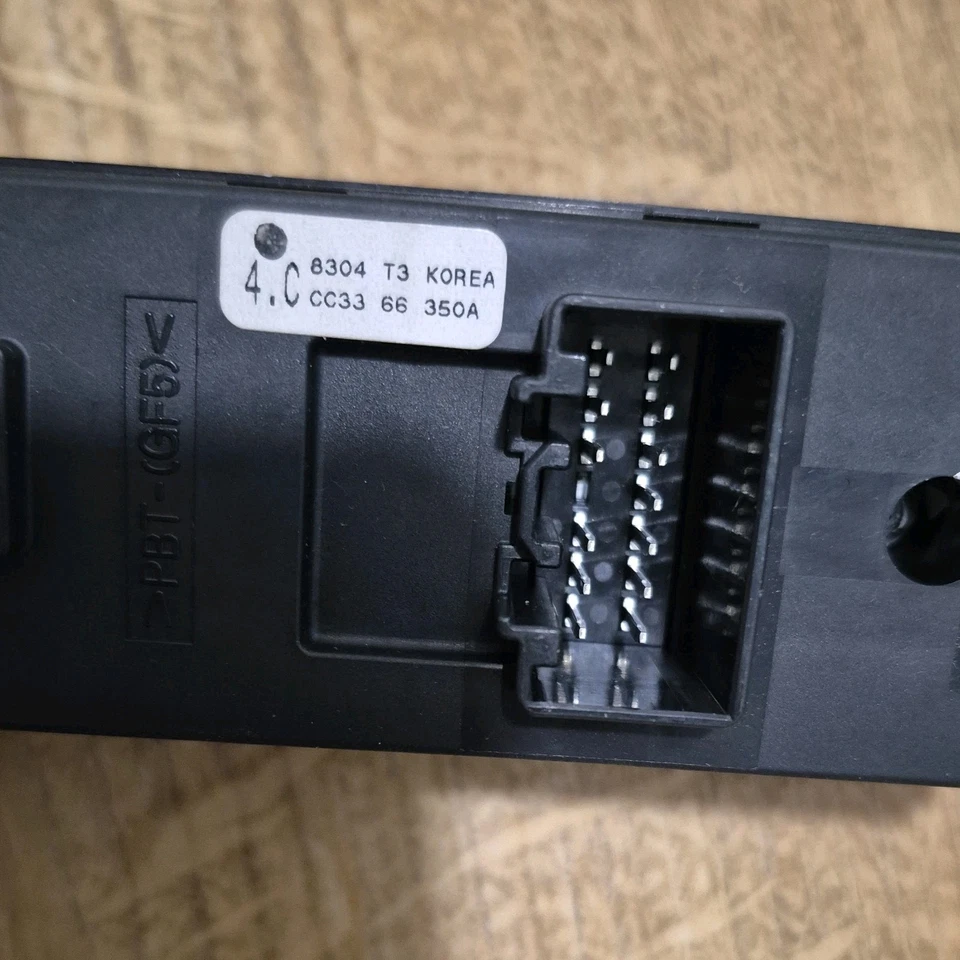 Mazda 5  Furano  Front Electric window control switch cc3366350A - Image 4 of 4