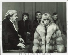 Press Photo Leo McKern and Patricia Hodge in "Rumpole and the Case of Identity." Press Photo Leo McKern and Patricia Hodge in "Rumpole and the Case of Identity."