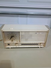 vintage General Electric GE AM/FM clock radio