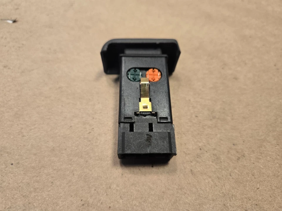 Interruptor ventana trasera térmica Land Rover Discovery 1 AMR3750 Foto 2 de 4