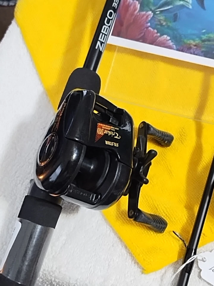 Caña de pescar baitcasting Zebco 33 6'6" MH 10-20 lb y carrete Silstar Tristar 10 Foto 2 de 4