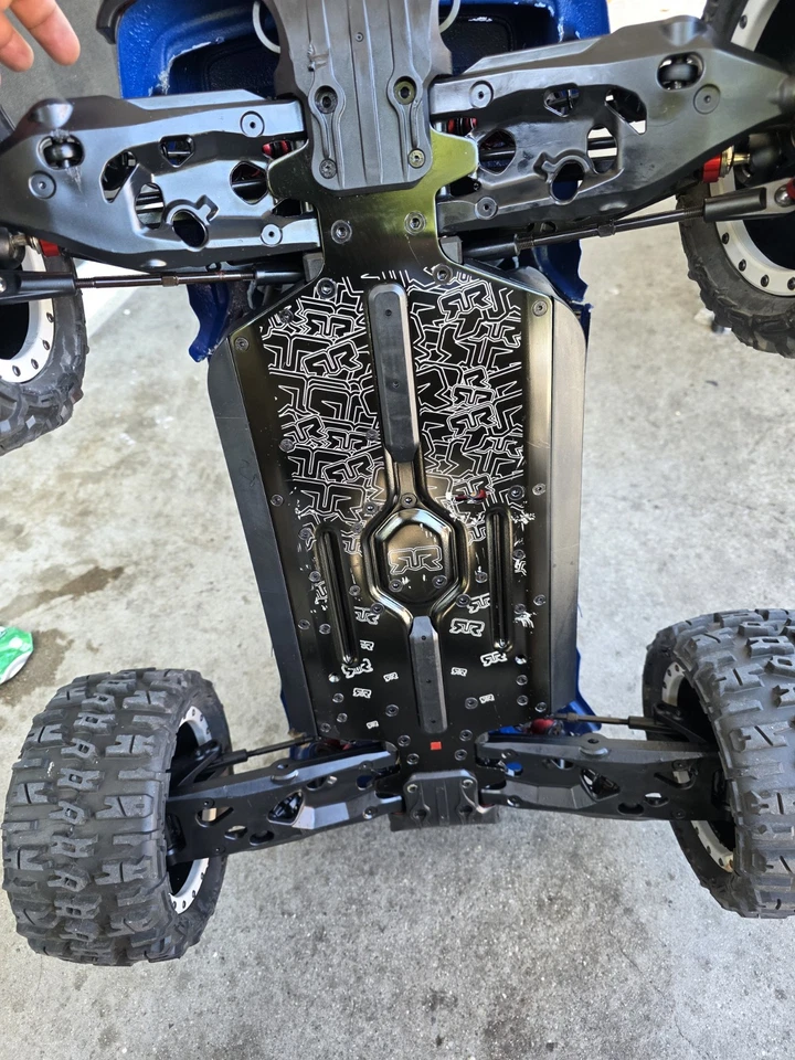 Arrma Outcast 8S BLX EXB Brushless 1/5 4WD Stunt RC Truck Red - Image 4 of 4