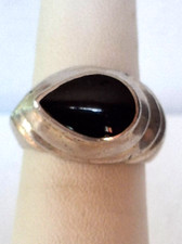 925 STERLING SILVER AND ONYX ASSYMETTICAL DESIGN RING SIZE 6