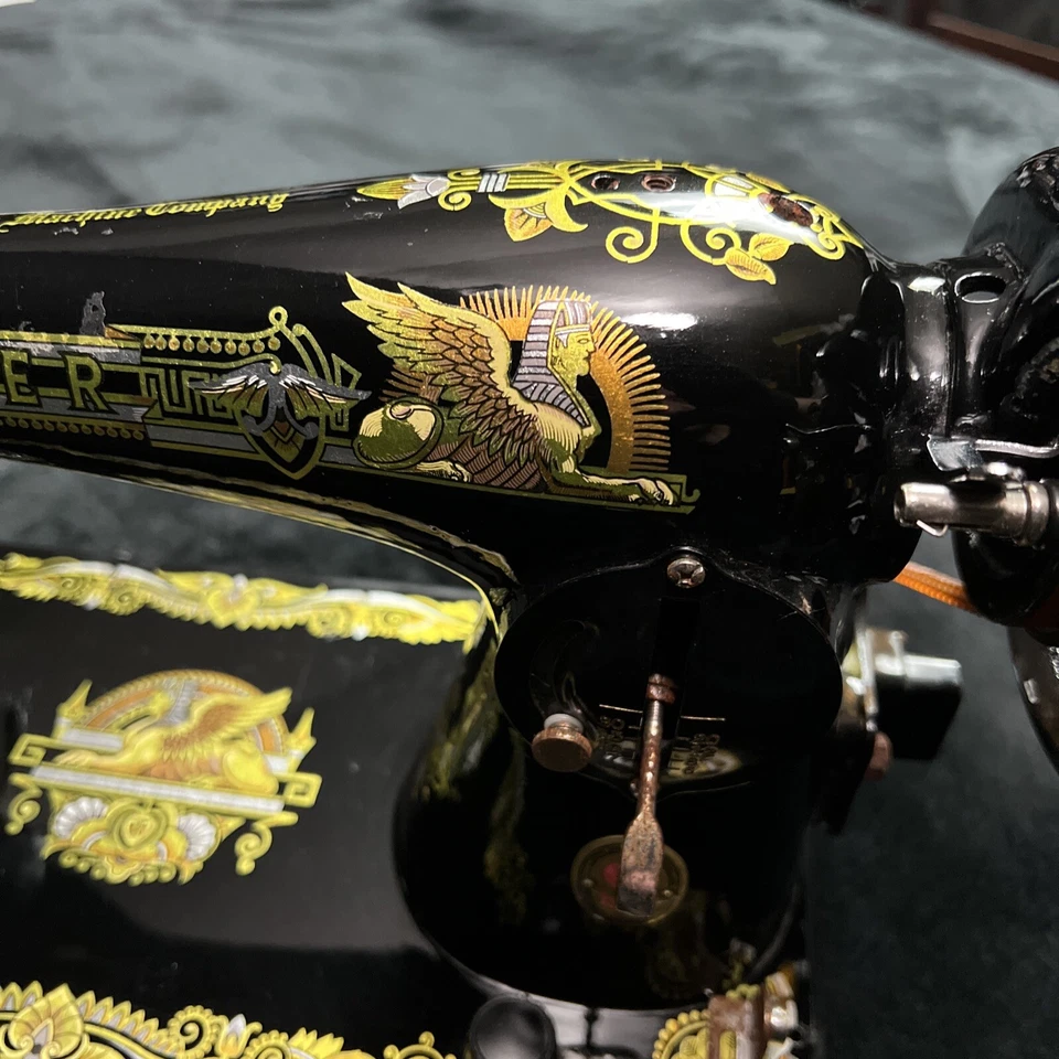 Máquina de coser Singer 15 esfinge de colección ��Hermosa pintura dorada inspirada en Egipto NL-K Foto 4 de 4