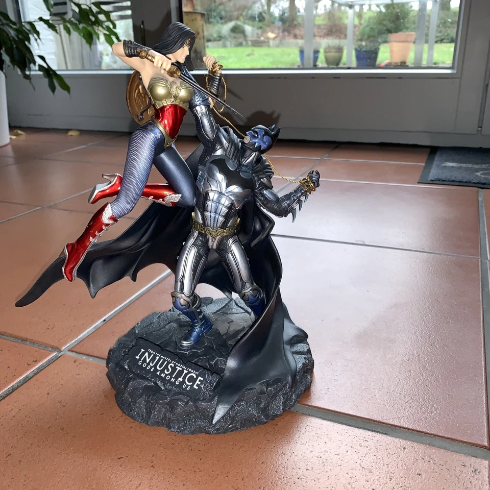 Injustice: Statue Gods Among Us - Batman Wonder Woman Figur Top! Waner Bros 26cm - Bild 3 von 4