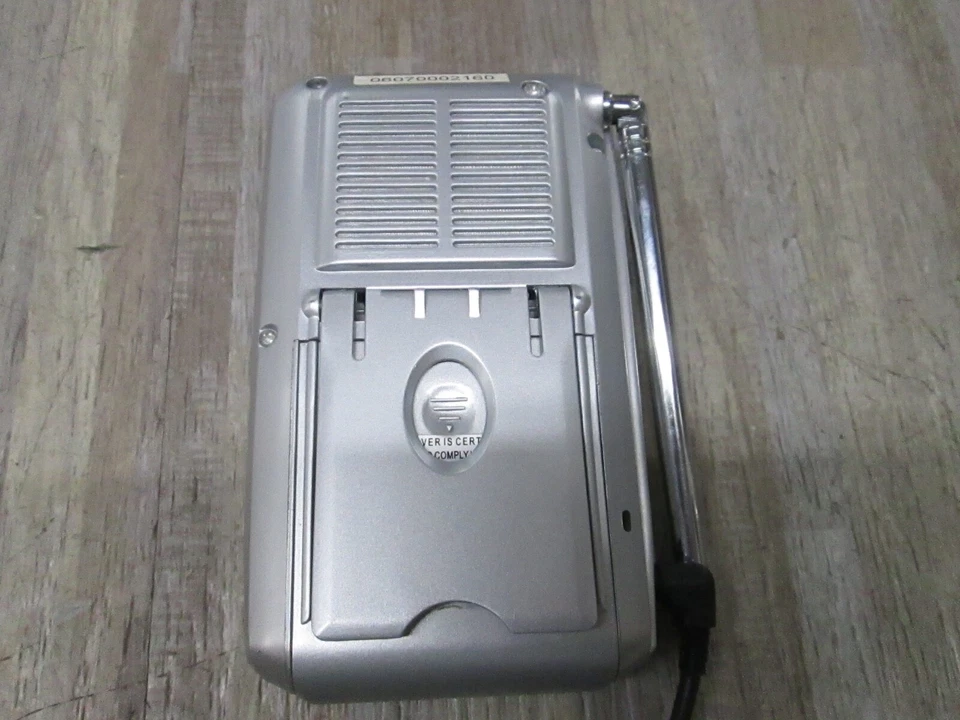 CURTIS RT250 POCKET PORTABLE 2.5" TFT LCD COLOR SCREEN TV SET - Image 3 of 4