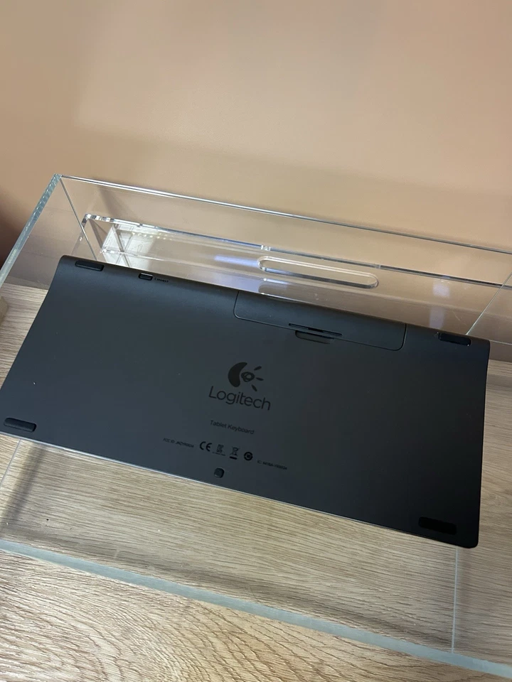 Logitech Tablet Keyboard for iPad YR0034 Bluetooth Wireless - Works w/Batteries - Image 2 of 3