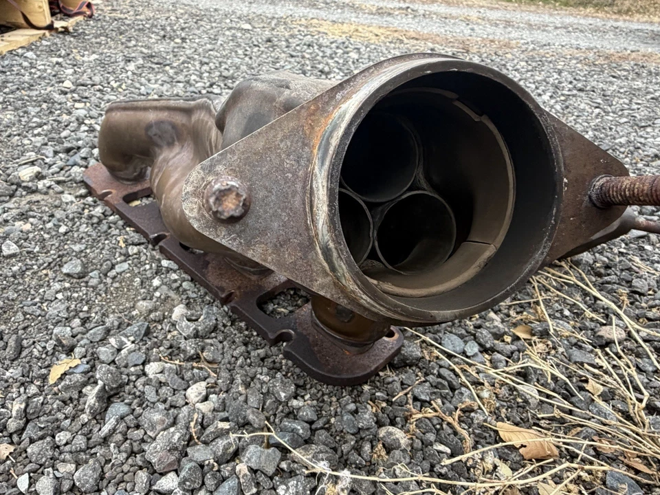 COLECTOR DE ESCAPE LADO IZQUIERDO HEMI DODGE CHRYSLER JEEP 6,1 L 6,4 L Foto 3 de 4