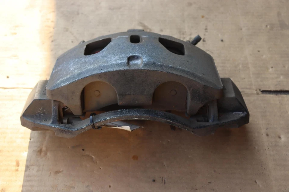 2015-2019 GMC SIERRA 2500 HD ПЕРЕДНИЙ ПРАВЫЙ ПАССАЖИРСКИЙ СУППОРТ БОКОВОГО ТОРМОЗА OEM - Изображение 2 из 4