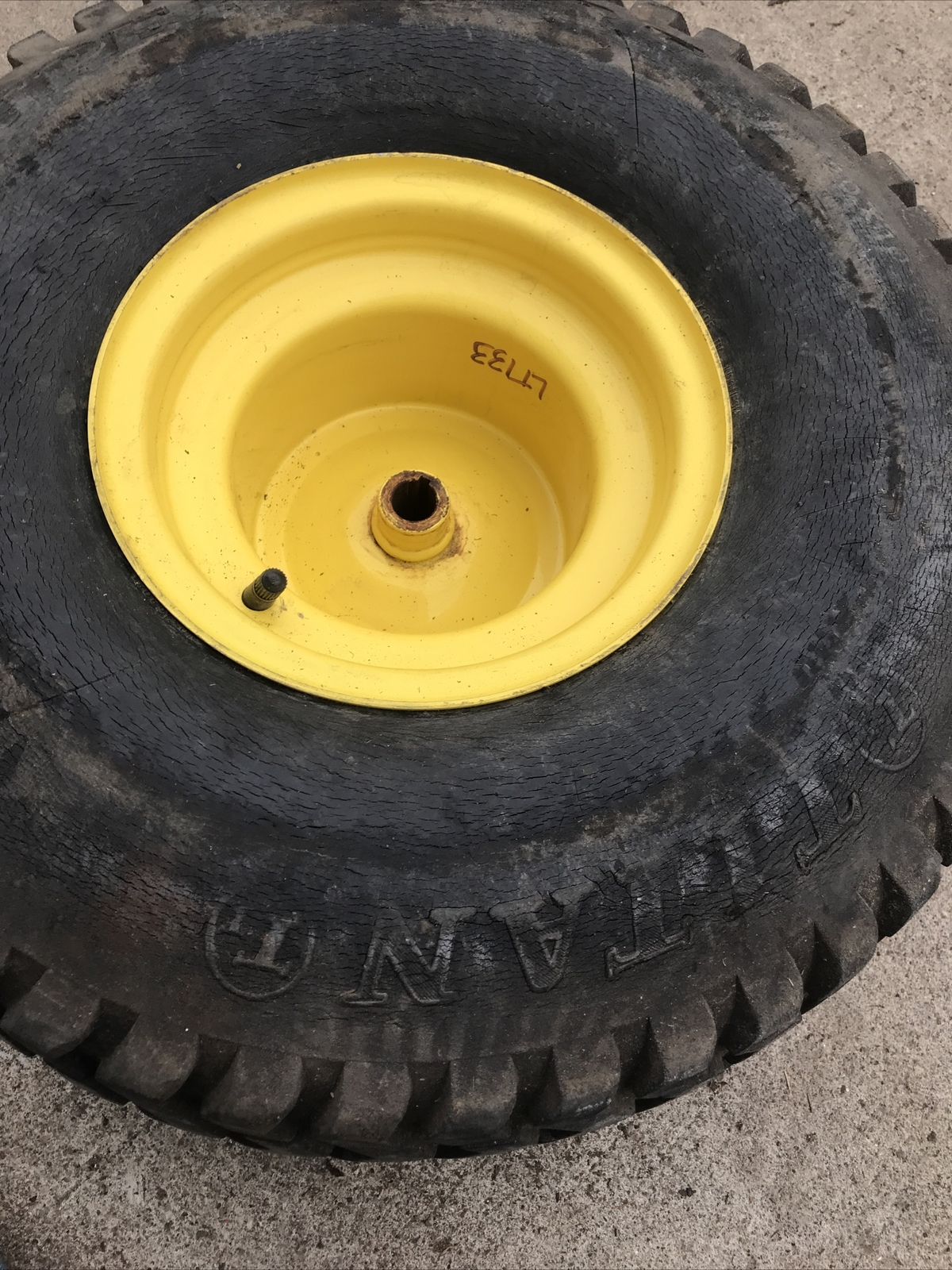 John Deere LT133 LT150 LT155 LT166 AM121904 Pair Rear Wheels & Tires | eBay