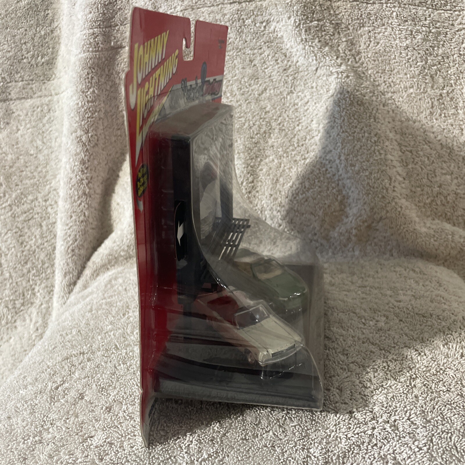 Johnny Lightning Yesterday & Today -  1964 1/2 Mustang and 2001 Mustang 1:64 NIP