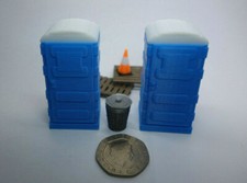 1/50 Baustelle- Mobile Toiletten, Mülleimer, Verkehrskegel, HolzpaletteBeena