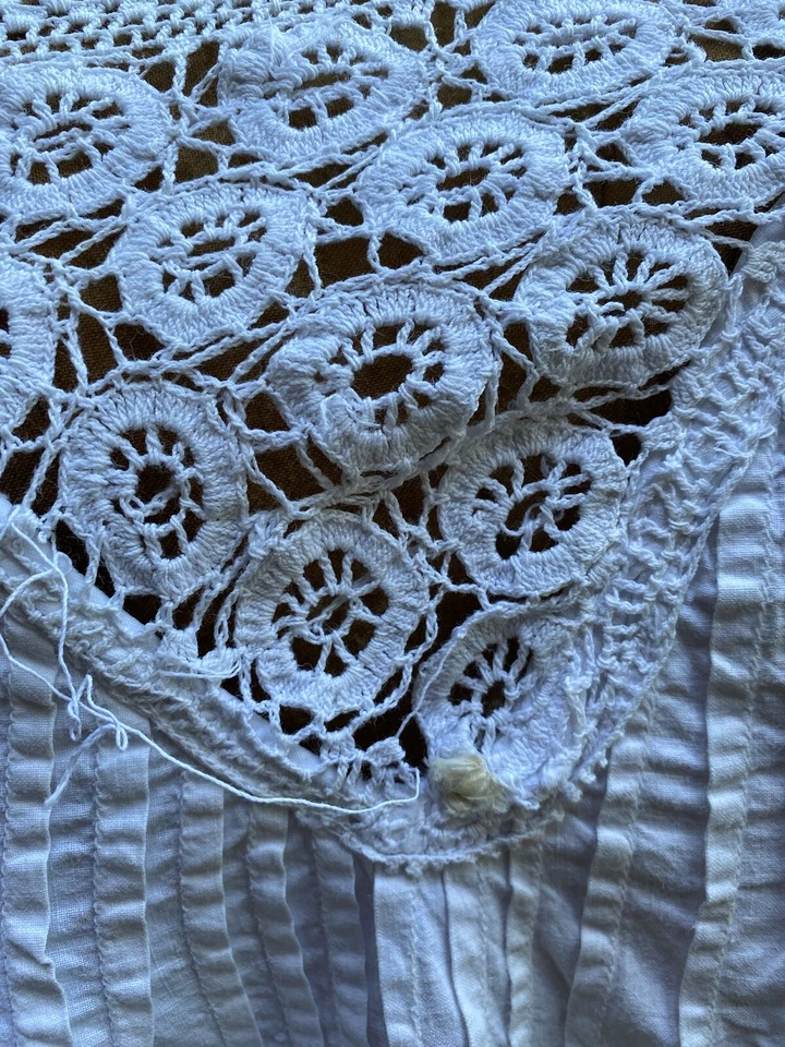 ANTIQUE 19TH C SIMPLE VICTORIAN WHITE COTTON & LACE NIGHTIE B 54" - Image 2 of 4