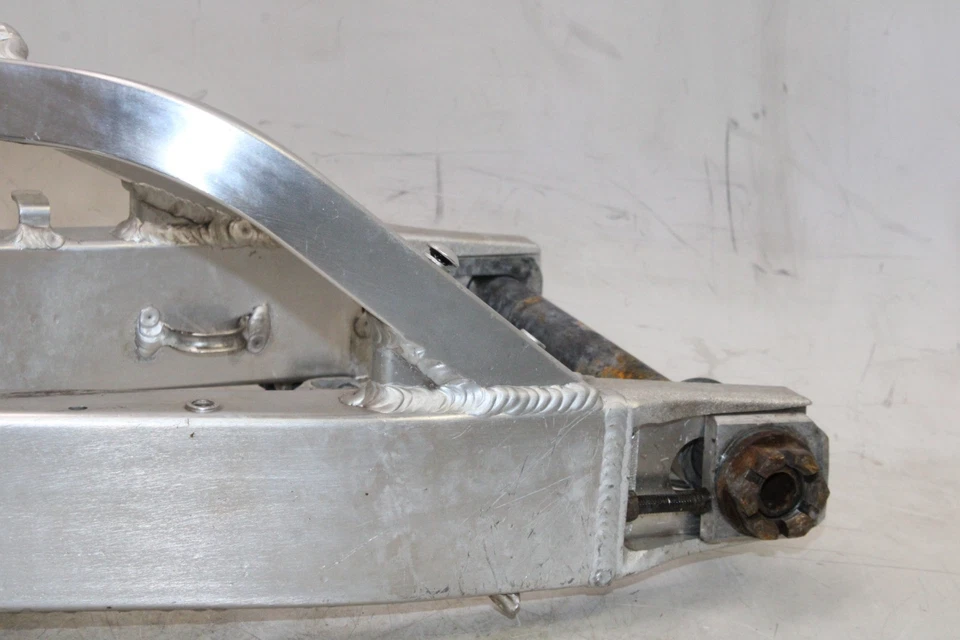 2000 SUZUKI GSXR 750 OEM REAR SWINGARM BACK SUSPENSION SWING ARM - Image 3 of 4