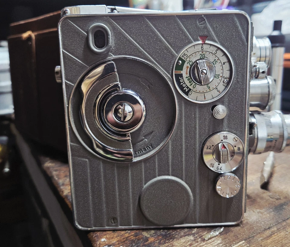 Videocámara antigua Nizo Heliomática con cuero original Foto 3 de 4