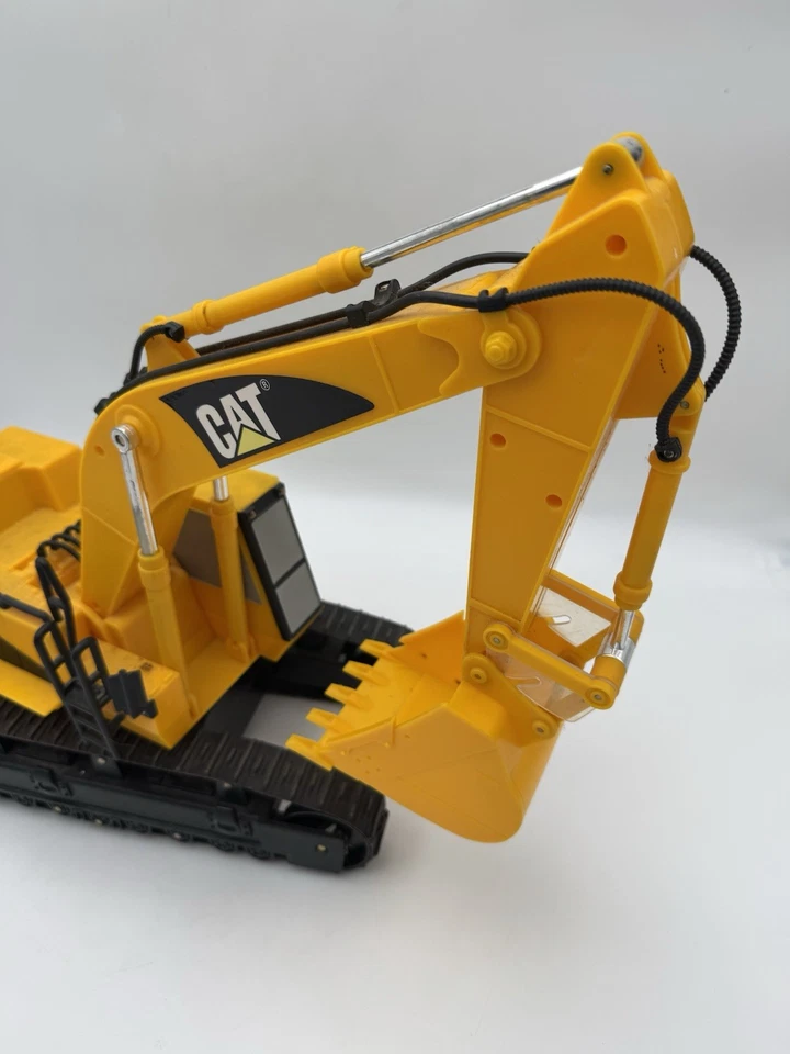 Excavadora Toy State Industrial Caterpillar CAT 1993 de colección con cable R/C probada funciona Foto 2 de 4