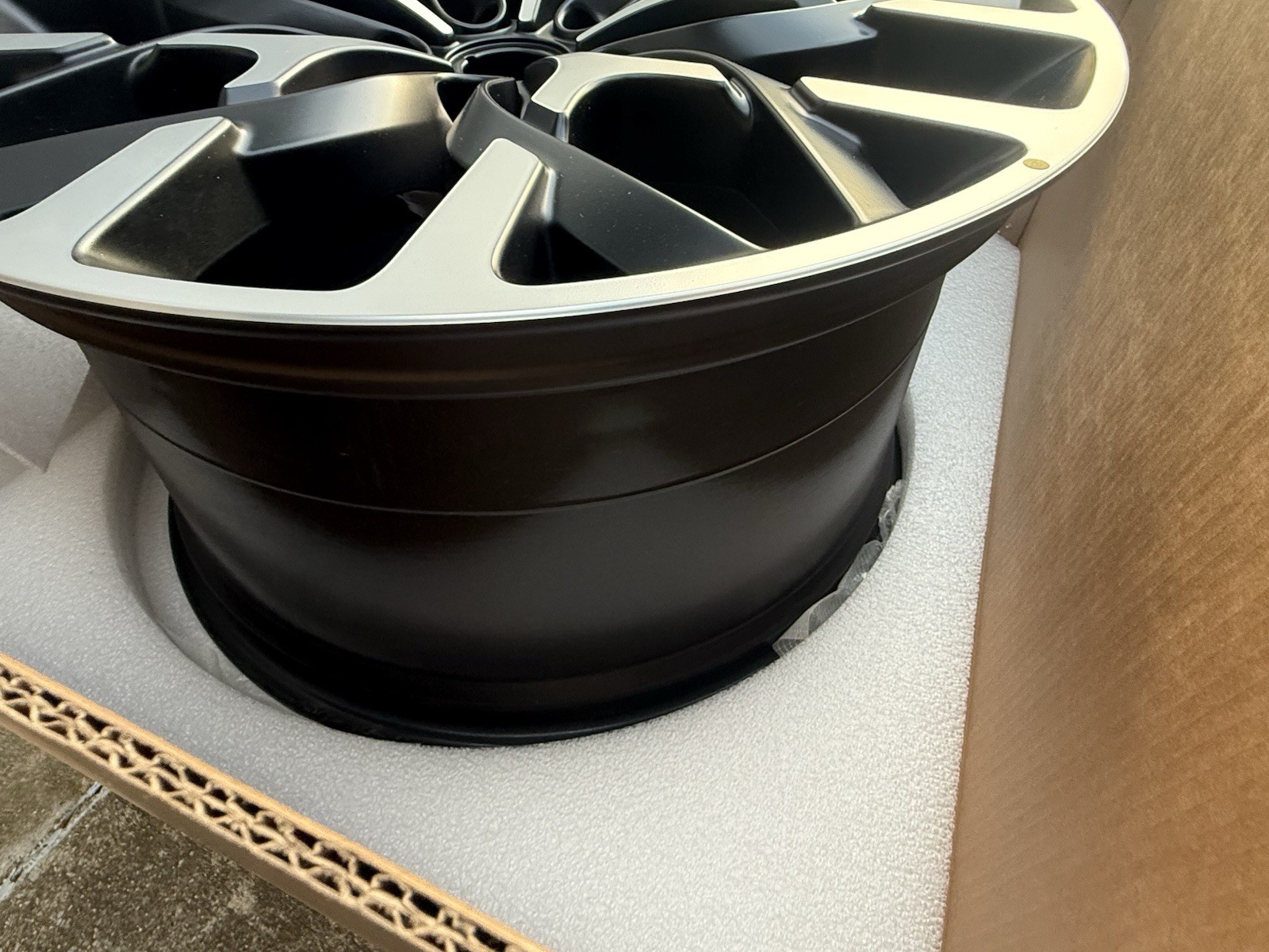 Aston Martin DBX Wheel