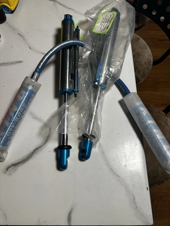 Only 1 King Off-Road Evolution Series Universal 2.0x8 双旁路遥控器 resi — 第 3/3 张图片