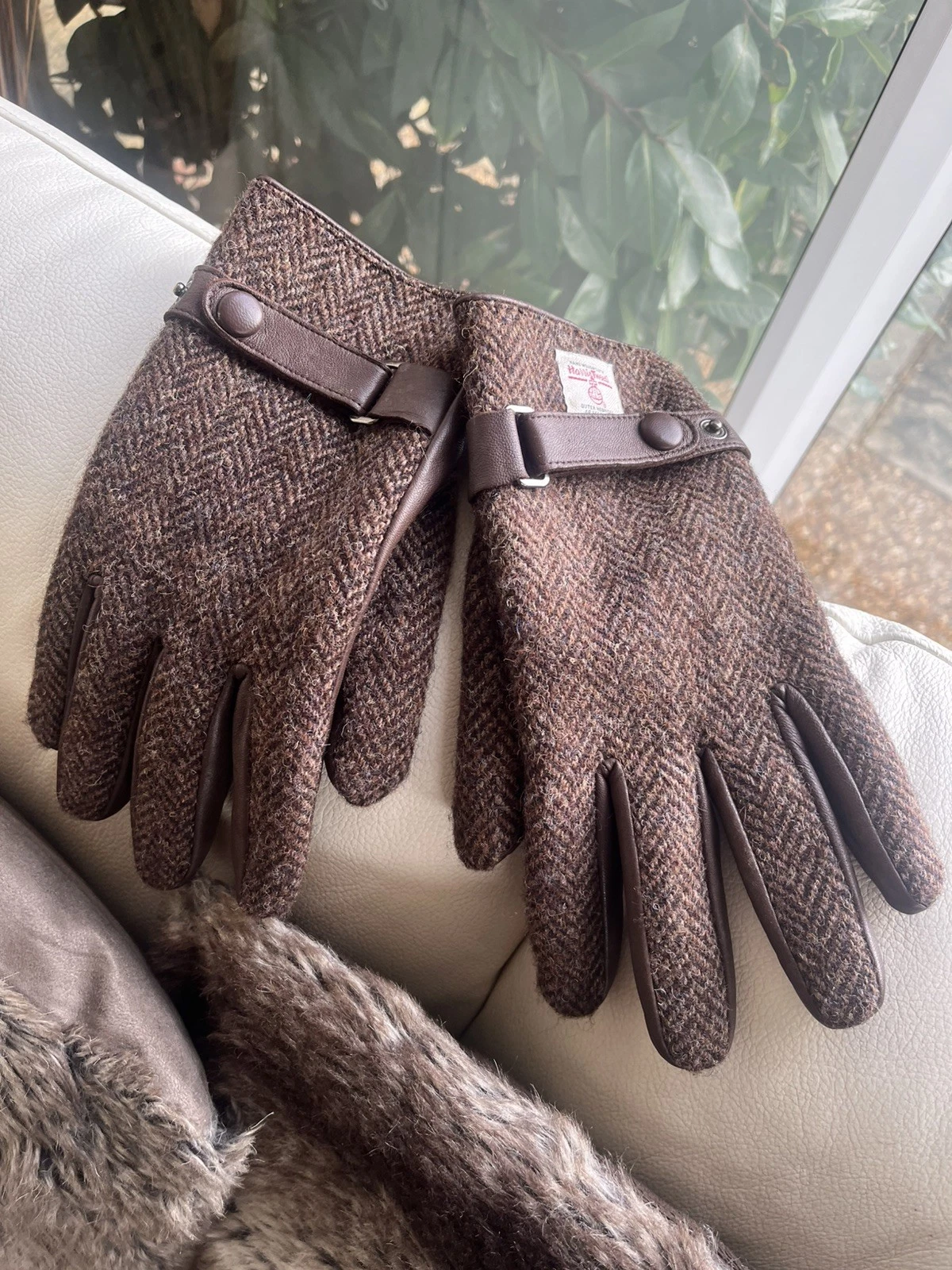 Smart Pair of 100% Pure New Wool & Leather Harris Tweed Brown Mix Men's Gloves
Opens in a new window