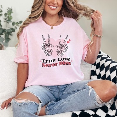 True Love Never Dies Damen Ring-Spun T-Shirt Skelett Liebe Geschenk für Sie