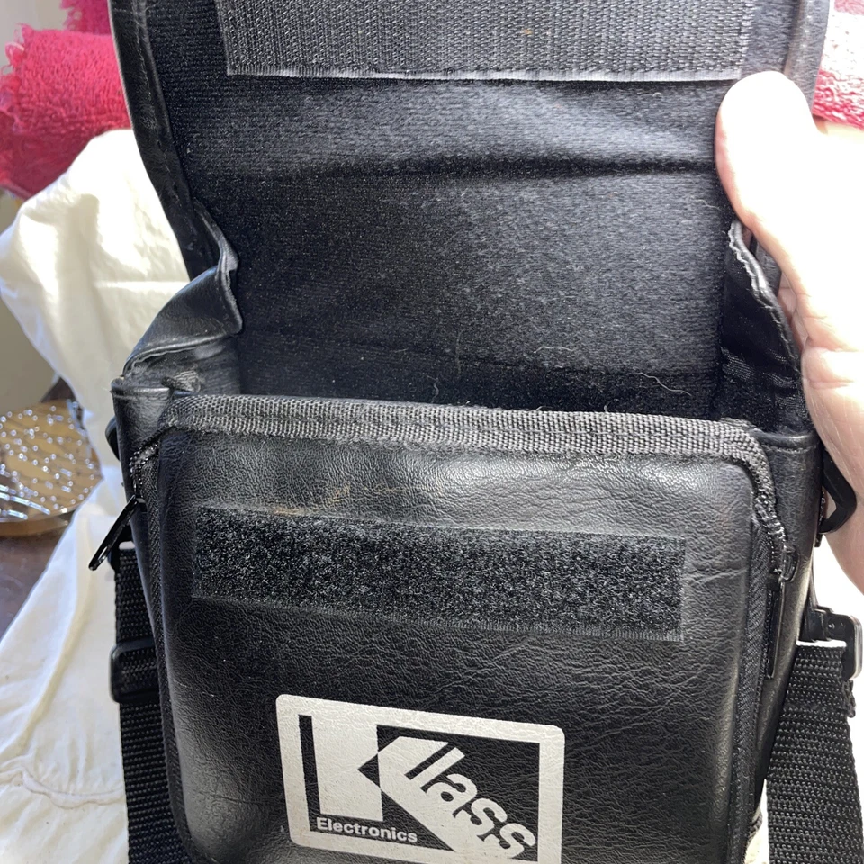 "Bolsa de accesorios para cámara o electrónica pequeña Klass negra 7 1/2 de alto 7"" de ancho" Foto 2 de 4