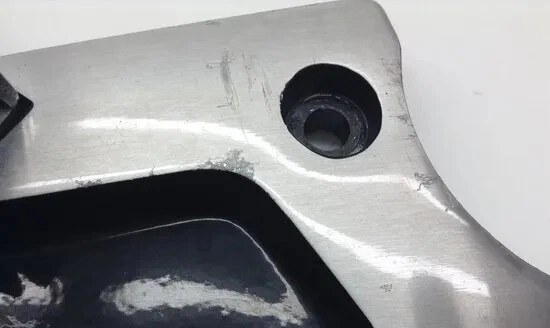 Soporte de clavija de pasajero trasero derecho lateral 2006 Yamaha Vmax 1200 VMX1200 1473A Foto 3 de 4