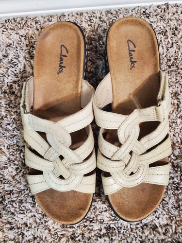 Clarks Cream Leather Upper Slip On Adjustable Slide Sandals, Sz 8M - Picture 8 of 9