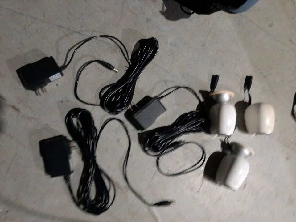 Cámara HD NETGEAR Arlo VMS3130 Wi-Fi con compartimento de batería adaptador de CA Foto 4 de 4