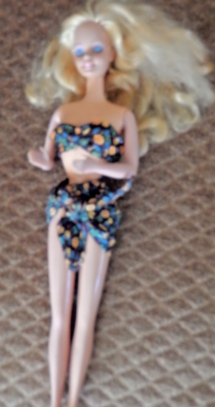 Vtg 1994 Mattel Barbie Tropical Splash Blonde Hair/Blue Eyes Beach Doll Vintage