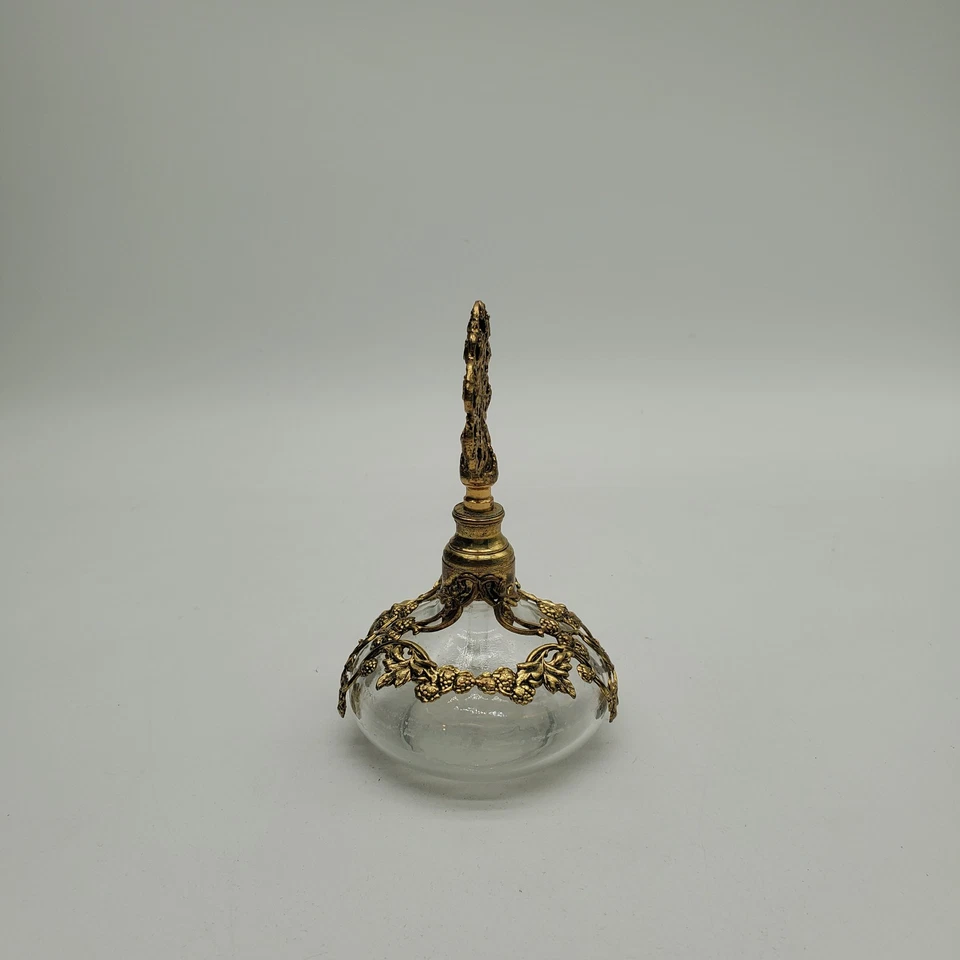 Hollywood Regency Ormolu Metal Filigree Glass Perfume Bottle with Fan Dauber - Image 3 of 4