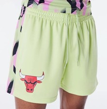 New Era -  NBA Chicago Bulls Soccer Shorts Hose Gr M Neu