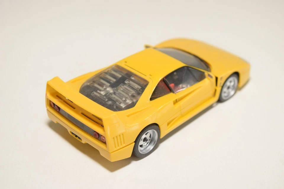 V 1:43 HERPA FERRARI F40 F 40 YELLOW NEAR MINT CONDITION - Image 2 of 4