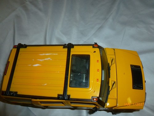 1:18 MAISTO HUMMER H2 SUV Yellow diecast loose - Picture 3 of 9
