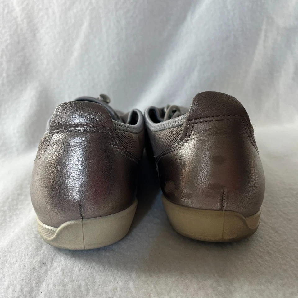 Женские кроссовки Ecco серебристые размер 40 - Изображение 3 из 4