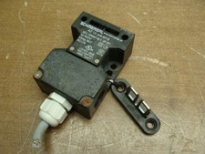 LOT OF 2 SCHMERSAL AZ 15 zvk-M16 SAFETY INTERLOCK SWITCHES W/ACTUATOR SWITCH