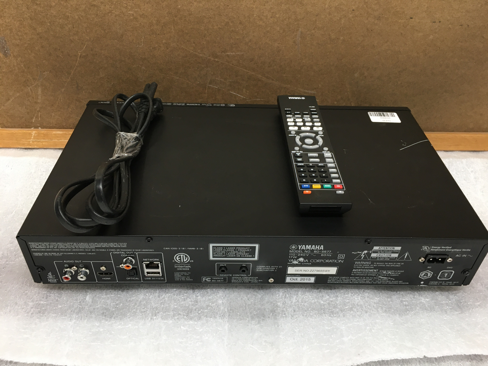 Yamaha BDS677 BluRay Disc Player Black HDMI DIVX Super Audio Remote