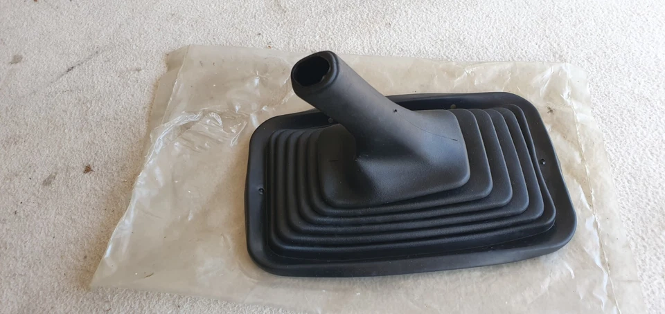 Genuino NUEVO engranaje de goma polaina moldura PAM4864 Rover Maestro Montego etc. - Imagen 4 de 4