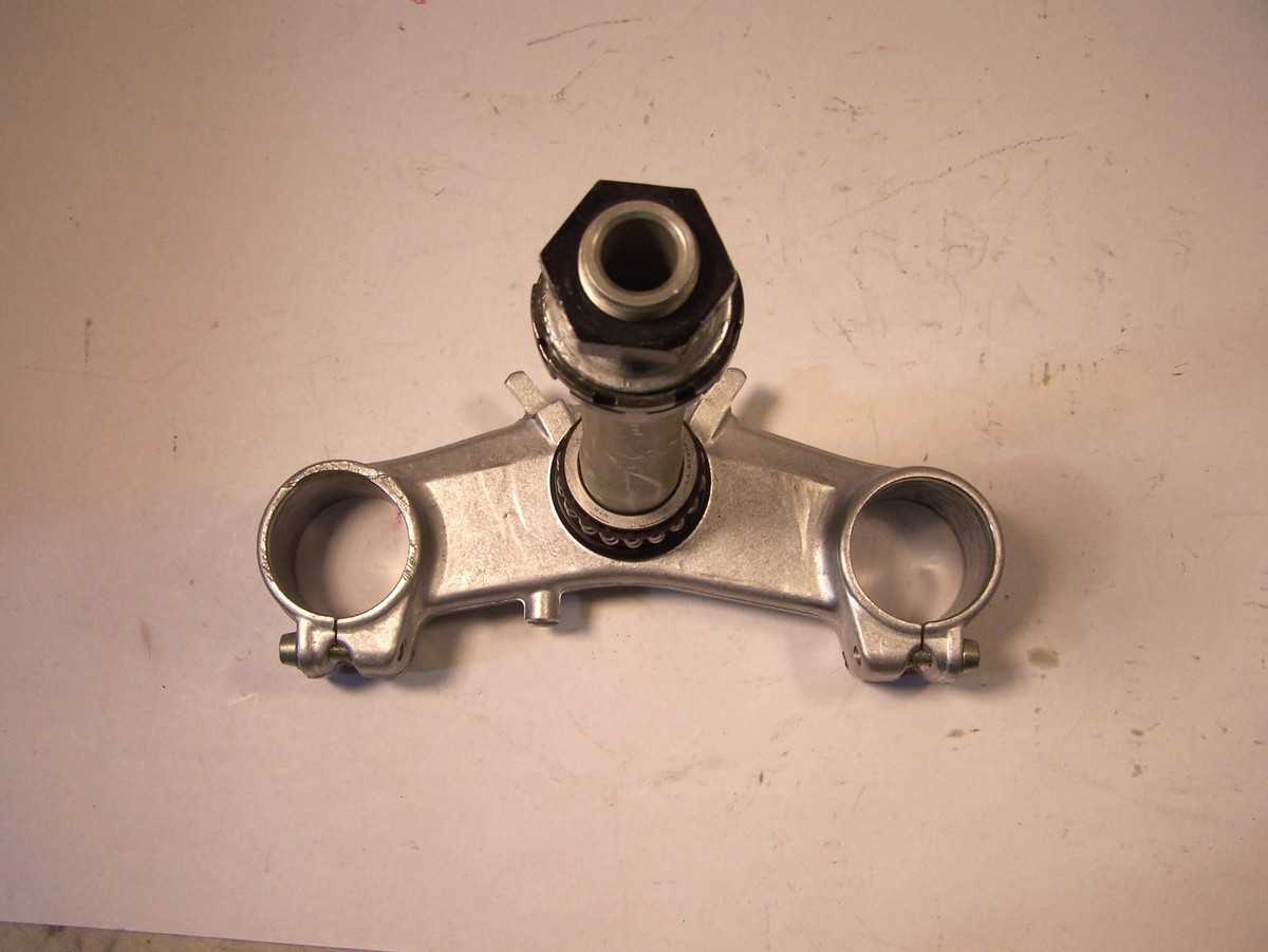 KAWASAKI ZX636 UNDER FORK HOLDER STEERING STEM TRIPLE TREE