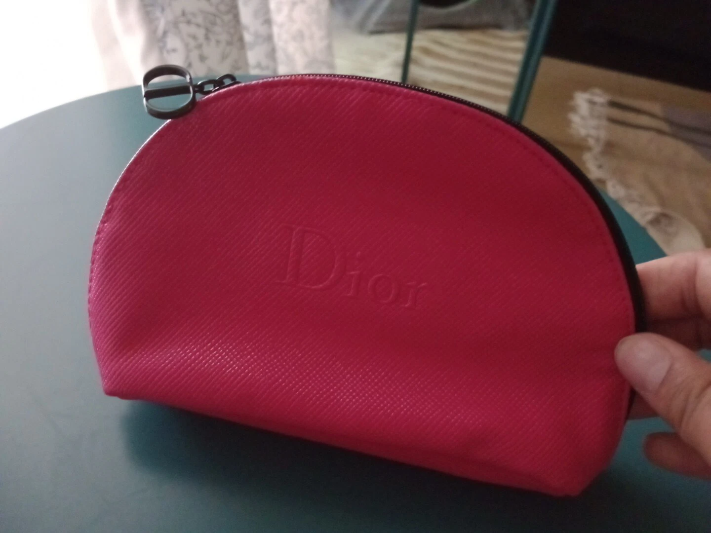 Poignée femme vintage Christian Dior rouge faux cuir   élégance classique !