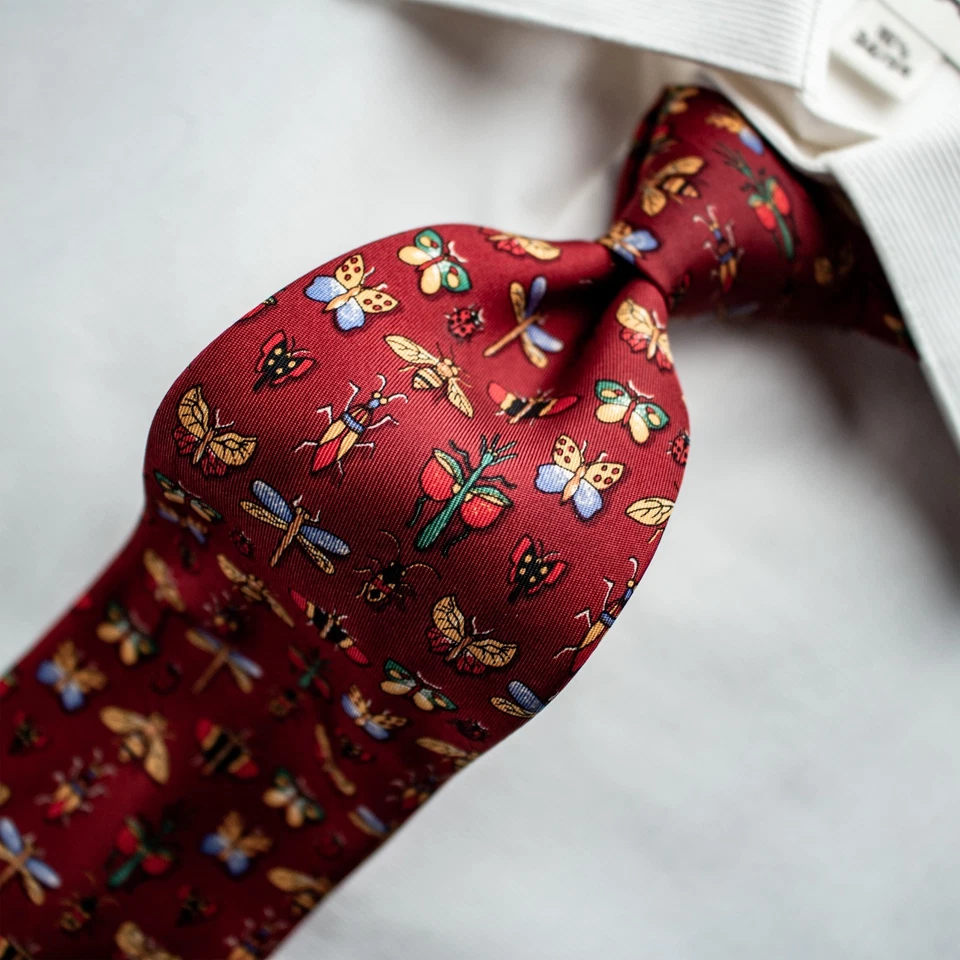Corbata Salvatore Ferragamo Insectos Rojos Mariposa Seda Tejida 59"L x 3.75"W Foto 4 de 4