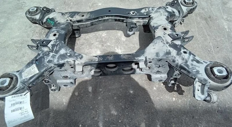 Dodge Durango Grand Cherokee 2016-2023 suspensión trasera travesaño Foto 2 de 2