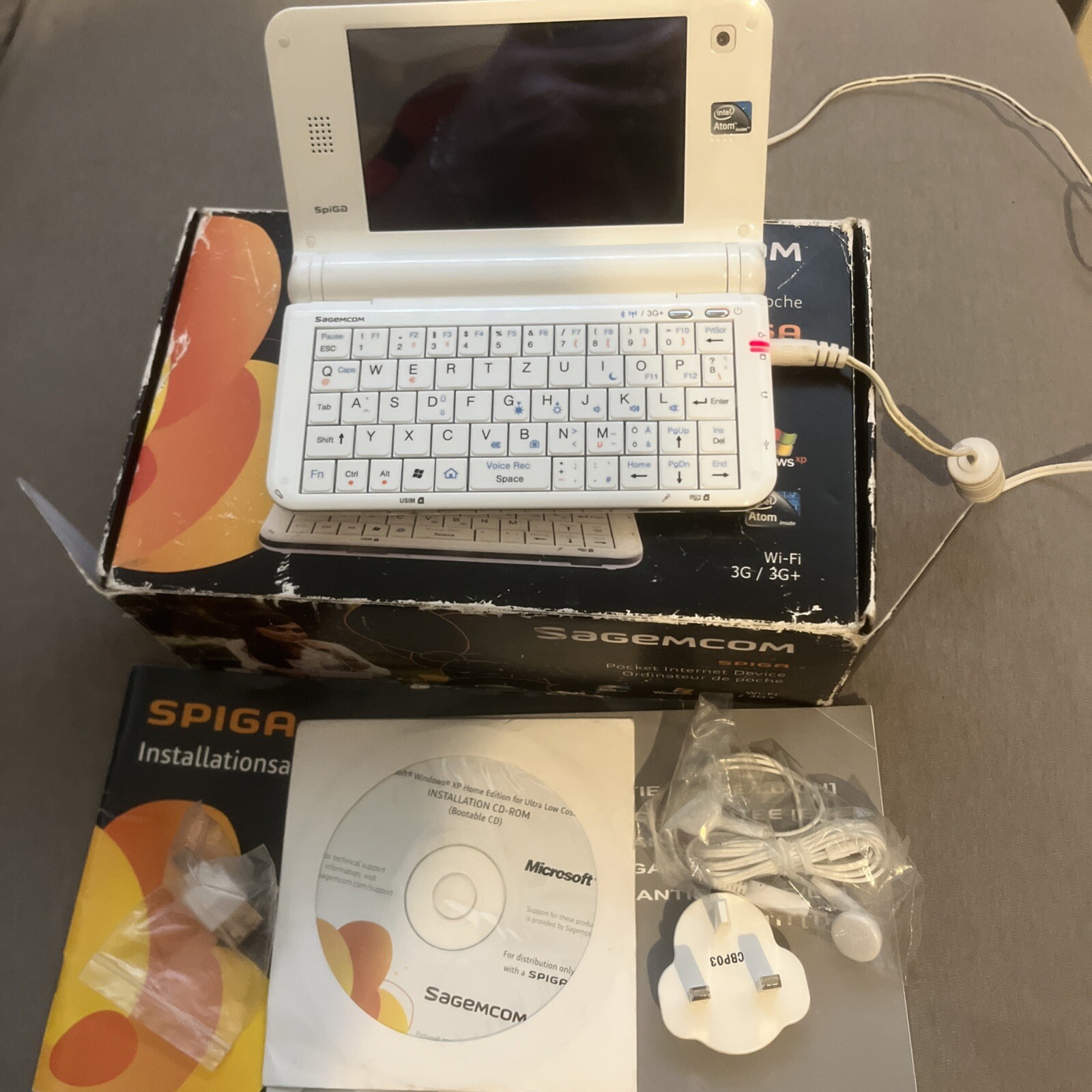 UMID M1 Micro Pocket Pc Sagemcom Spiga 3G+ blanc avec clavier azerty