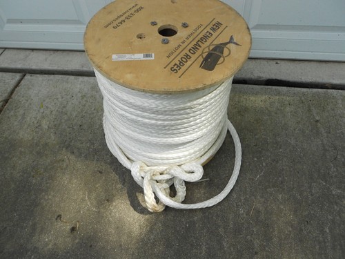 NEW ENGLAND ROPE ENDURA 12 MARINE DOCK ROPE ( 16 MM ) 5/8" DIA. 100' FEET LONG