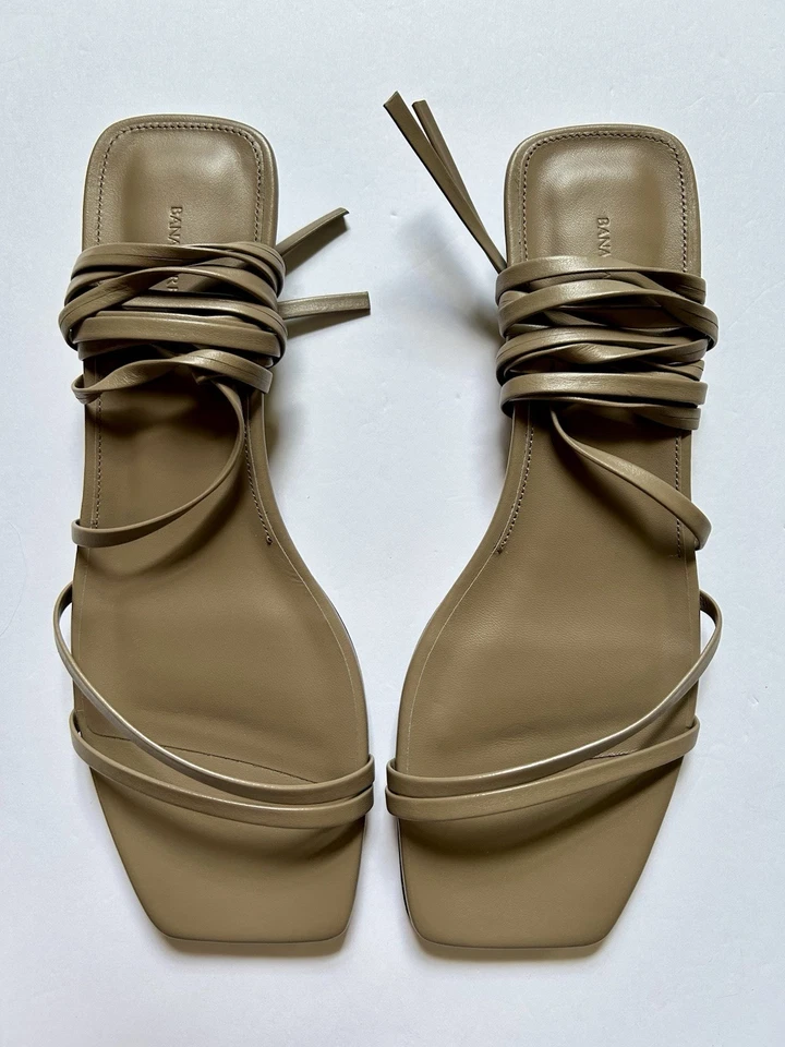 ¡NUEVO! Banana Republic SANDALIA TACÓN GATITO TIRAS CUERO ITALIANO CHAMPIÑÓN TOPO 8 Foto 2 de 4